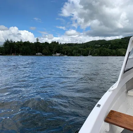 Cosy Cottage With Lake Access View And Allocated Parking